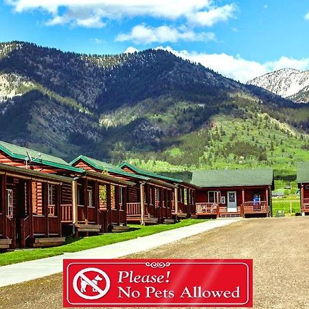 Wolf Den Log Cabin Motel And Rv Park Thayne Екстер'єр фото