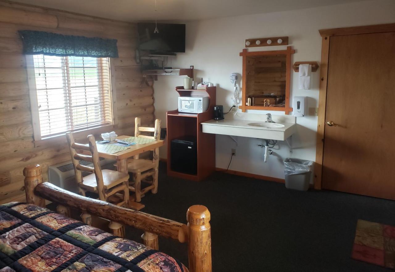 Wolf Den Log Cabin Motel And Rv Park Thayne Екстер'єр фото