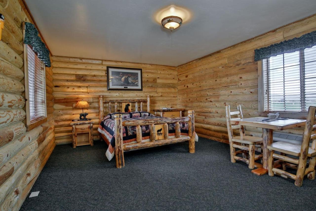 Wolf Den Log Cabin Motel And Rv Park Thayne Екстер'єр фото