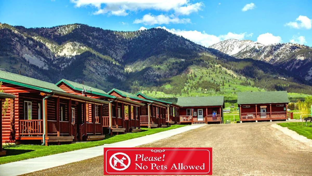 Wolf Den Log Cabin Motel And Rv Park Thayne Екстер'єр фото