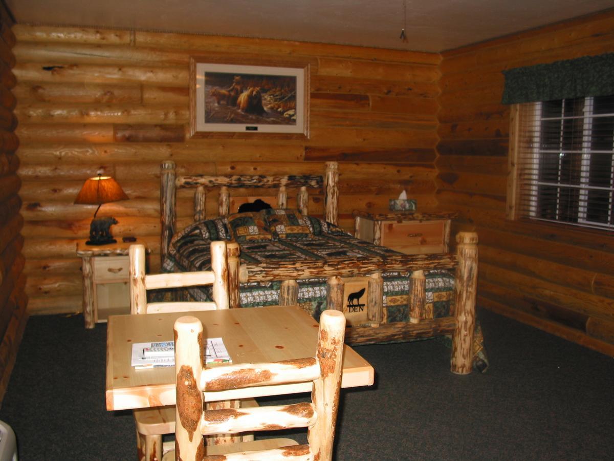 Wolf Den Log Cabin Motel And Rv Park Thayne Екстер'єр фото