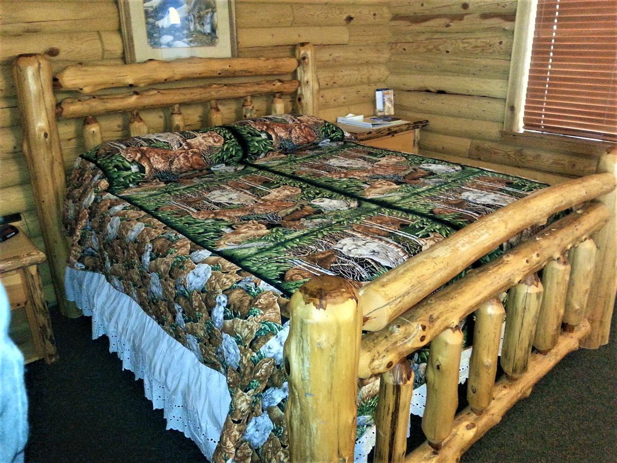 Wolf Den Log Cabin Motel And Rv Park Thayne Екстер'єр фото