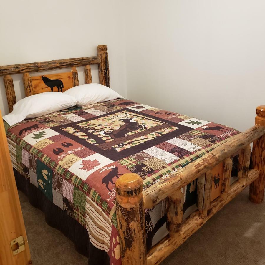 Wolf Den Log Cabin Motel And Rv Park Thayne Екстер'єр фото