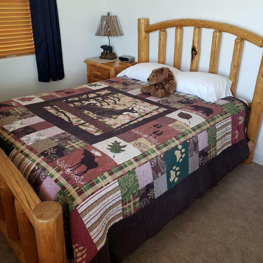 Wolf Den Log Cabin Motel And Rv Park Thayne Екстер'єр фото