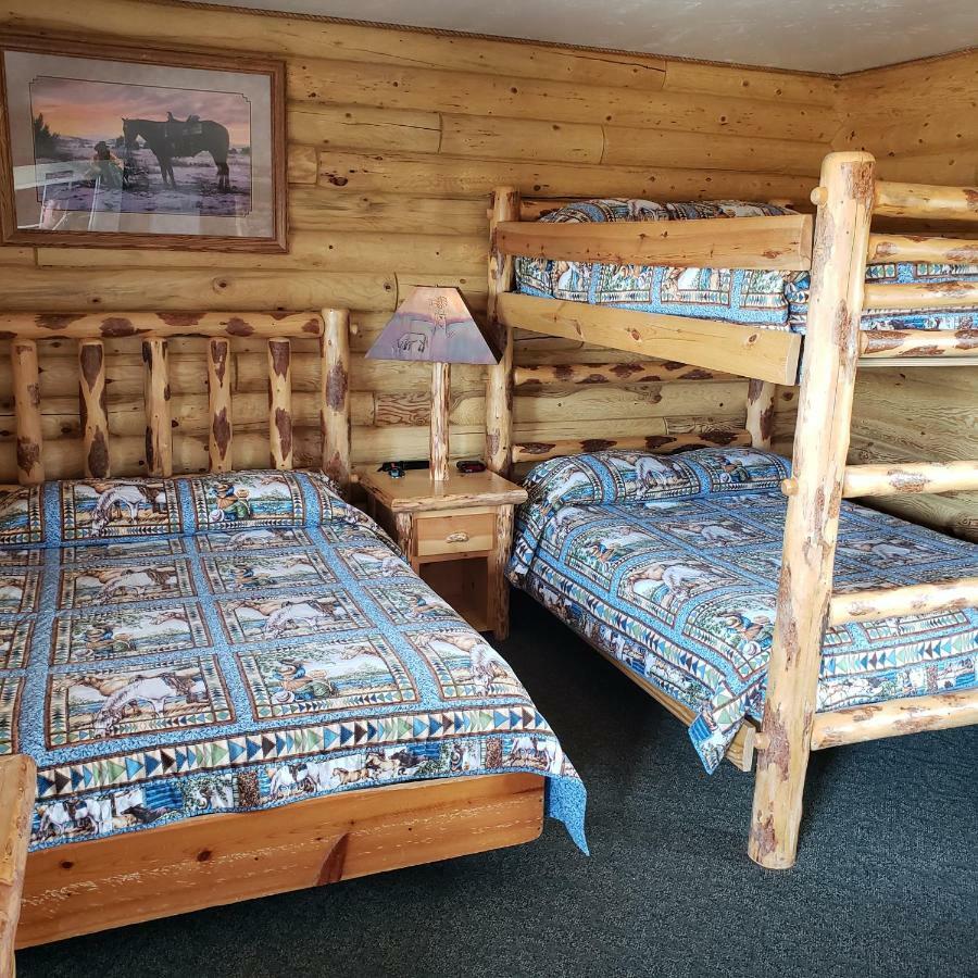Wolf Den Log Cabin Motel And Rv Park Thayne Екстер'єр фото