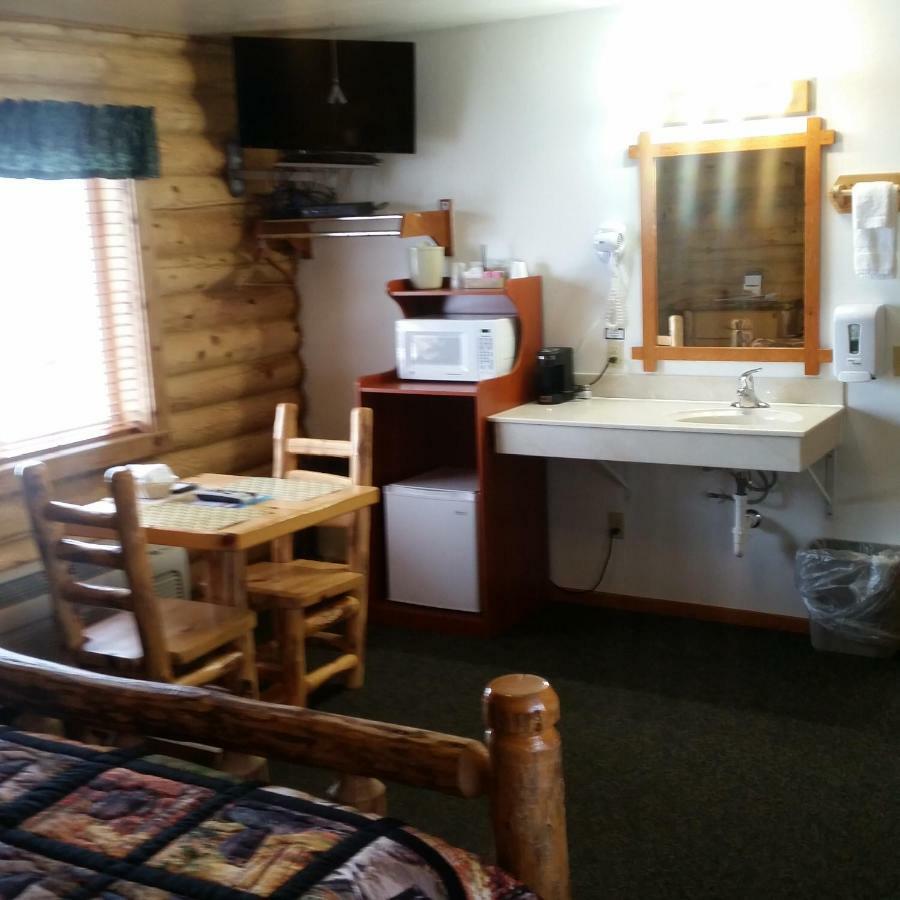 Wolf Den Log Cabin Motel And Rv Park Thayne Екстер'єр фото