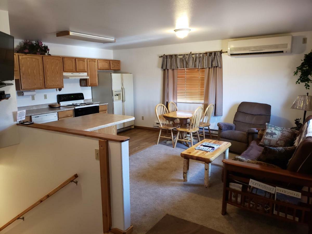 Wolf Den Log Cabin Motel And Rv Park Thayne Екстер'єр фото